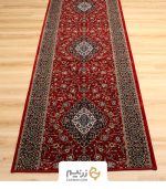 فرش کناره 700 شانه طرح کاشان رنگ‌ لاکی
