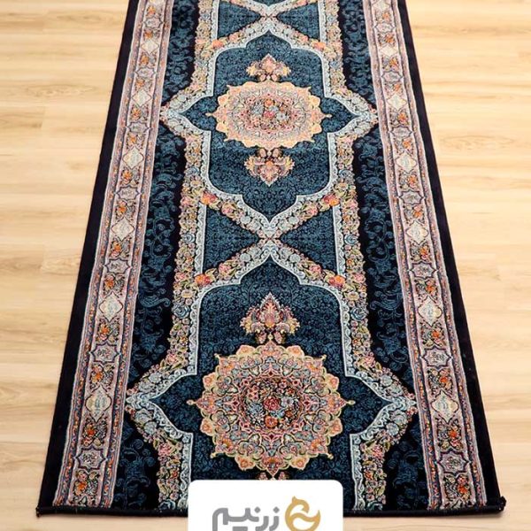 فرش کناره هیوا 700 شانه طرح کرمان رنگ‌ سرمه‌ای