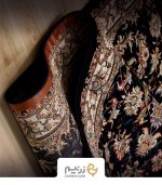 فرش کناره کاشان 700 شانه طرح افشان صبا رنگ‌ سرمه‌ای