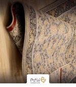 فرش کناره کاشان شانه افشان فروغ رنگ‌ نقره‌ای