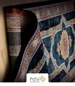 فرش کناره هیوا 700 شانه طرح کرمان رنگ‌ سرمه‌ای
